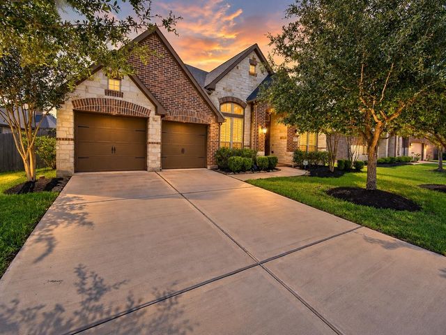 2302 Taylor Marie Trl — Firethorne West