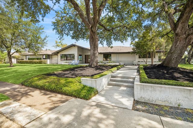 902 Worthshire St — Timbergrove Manor Sec 04