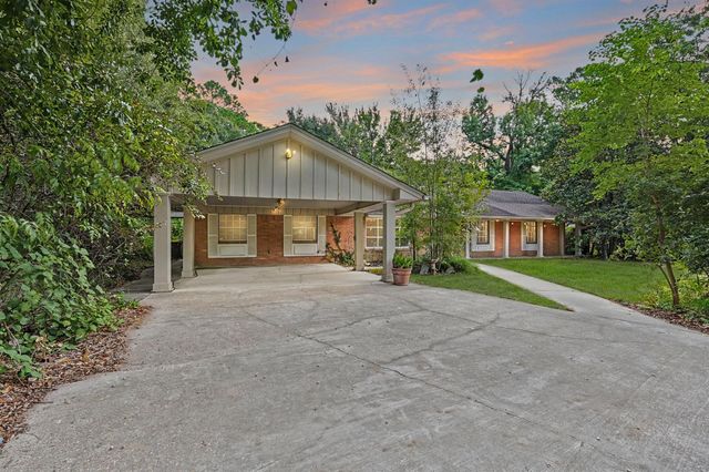 114 N Woodsway St E — Tanglewood 01