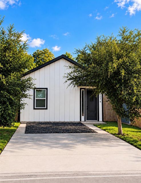 1076 Dewalt St — Prairie Viewmanors
