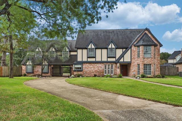 24203 Royalwick Dr — Wimbledon Country