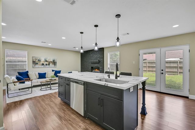 2710 Merrimac Dr — The Landing