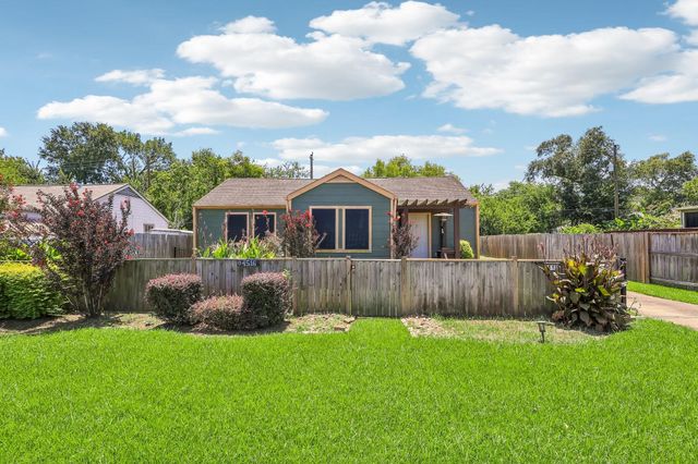 4516 Dewberry St — Southern Village Sec 02