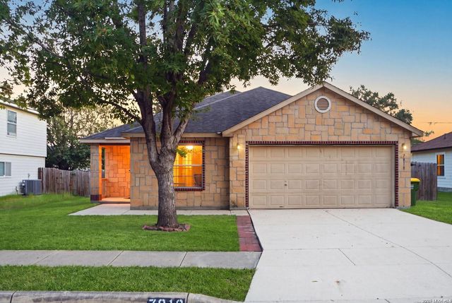 7918 Ruidoso Chase — RETAMA SPRINGS