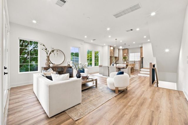 1109 E 24th St — Sunset Landing