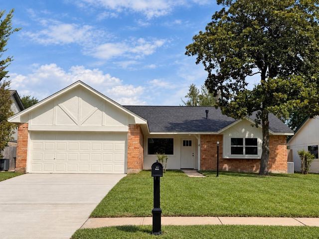 606 Old Colony Dr — The Grove