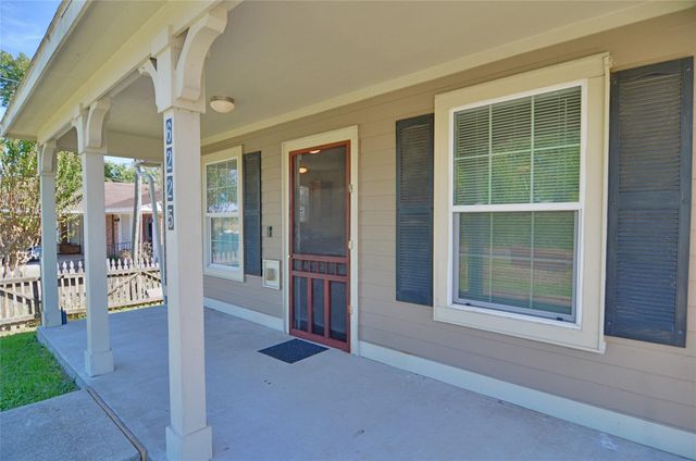 6225 Dickson Ave — Washington Booker T