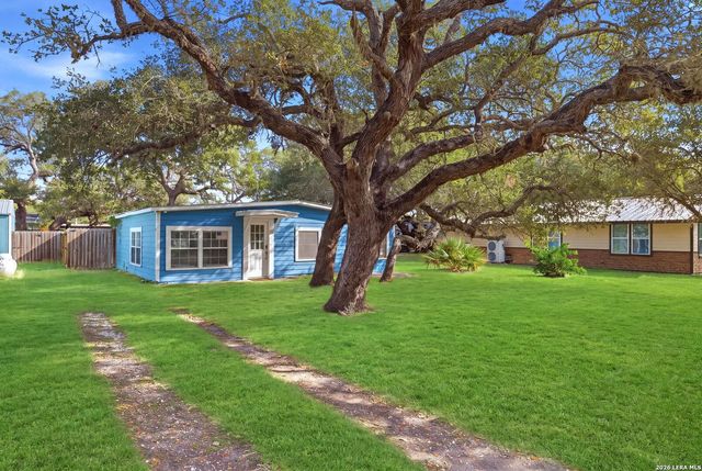 119 Palm St — Copano Village