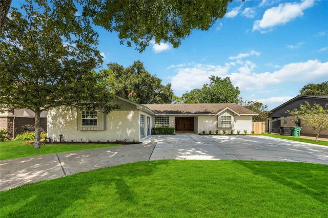 5722 N Braeswood Blvd — Maplewood North