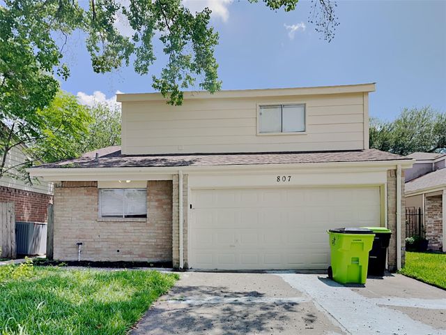 807 Chateau Pl — Country Club Manor