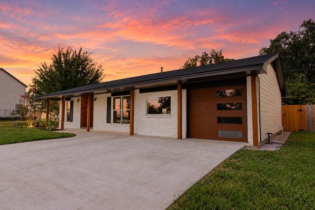 1903 Sedgie Dr — Campbell Woods