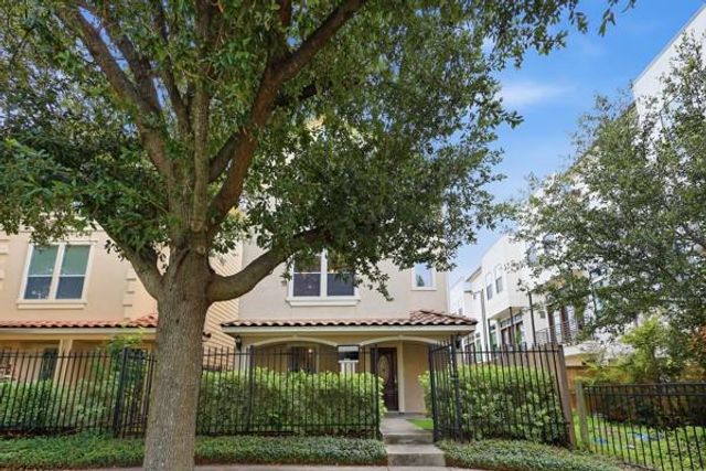 2202 Colorado St — Colorado Twnhms
