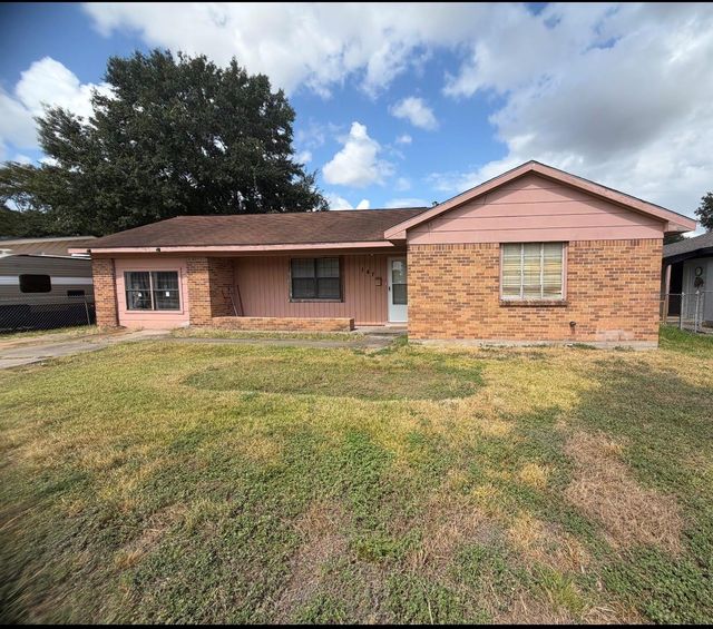 147 Victoria Dr — Graceland Terrace Sec 01