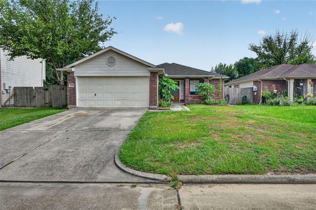 2427 Chalet Rd — Forestwood Sec 02