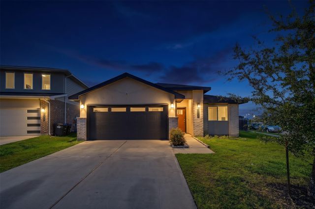7626 Ramsgate Cliff Ln — Lakeview Retreat 45's
