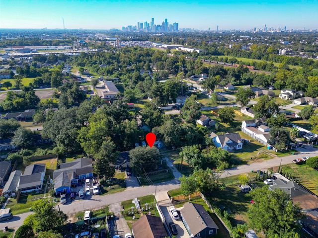 2506 Fairbanks St — Central Gardens Sec 02