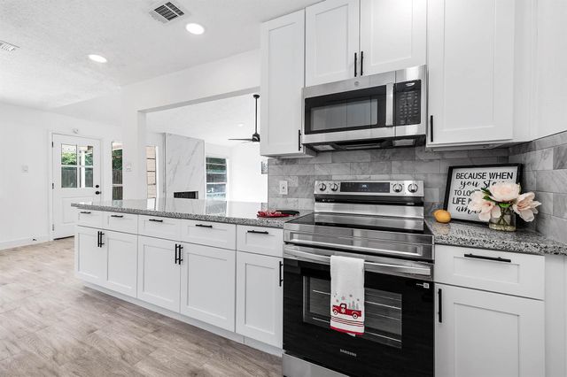 2038 Lexington Woods Dr — Lexington Woods North Sec 01