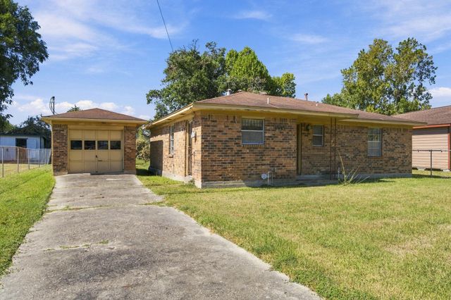 4625 Los Angeles St — Crane Street Gardens