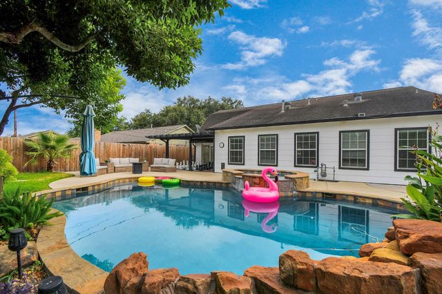 9606 Beverlyhill St — Tanglewilde
