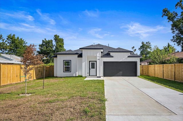 5526 Hartwick Rd — Edgeworth Place Sec 01
