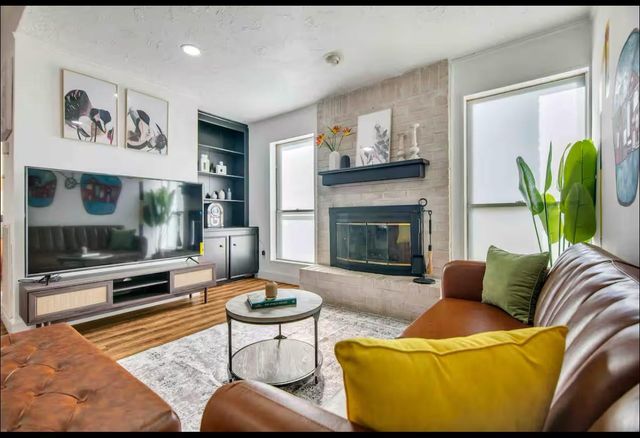 3107 Cherry Creek Dr — Thunderbird North