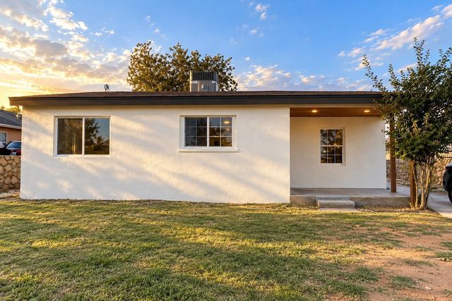 5633 Manila Dr — Sahara