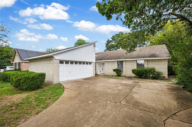 5610 Longforest Dr — Inwood North Sec 06