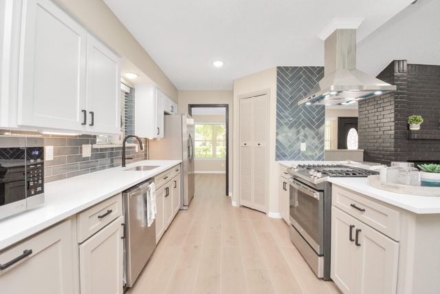 10550 Emnora Ln — Spring Branch Valley
