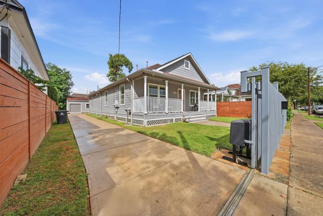 1917 Chapman St — Cascara