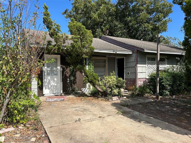 2207 NORMAN St — Red Bluff Terrace