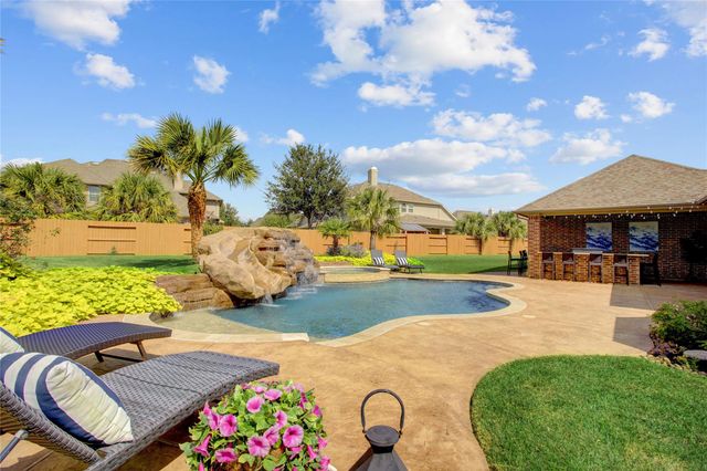 8902 Cresting Ridge Dr — Long Meadow Farms Sec 33