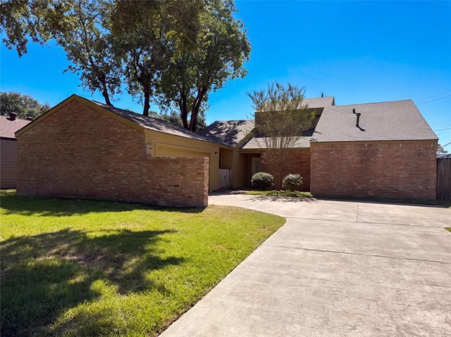 2307 Canyon Meadows Dr — Meadowcreek Sec 2