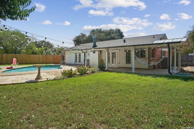 6407 Stable DR — LEON VALLEY