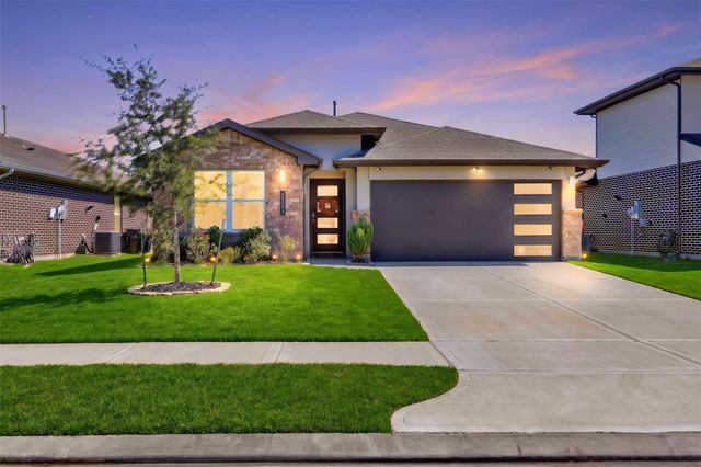 6903 Fleetwood Crescent Way — Lakeview Retreat