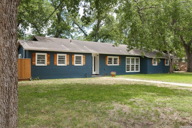 621 E Hackberry — SEGUIN NEIGHBORHOOD 03