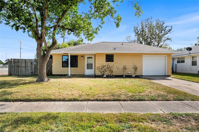 3710 Longwood Dr — Tanglebriar
