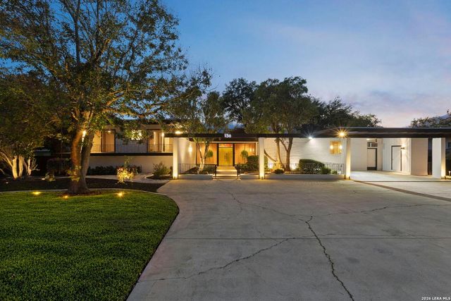 136 Honeysuckle Ln. — CASTLE HILLS
