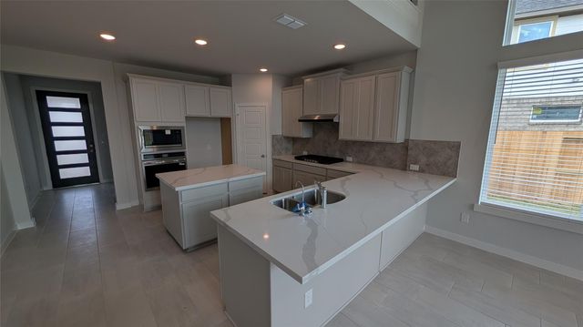 11002 Valley Fort Dr — Sienna 45'
