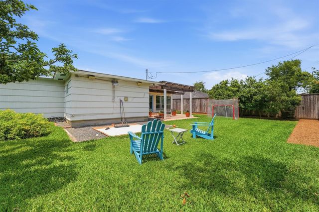 1006 Prince St — Timbergrove Manor Sec 03